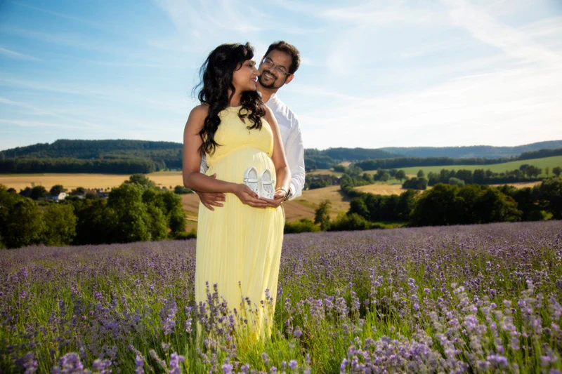 babybauch-shooting-im-freien-outdoor